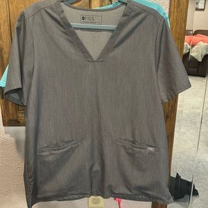 Figs scrub top with 2 front pockets